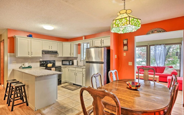 Game Room & Kayaks: Lakefront Poconos Home!