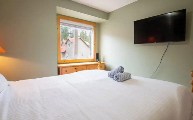 Stone Creek Chalet by Fernie Lodging CO