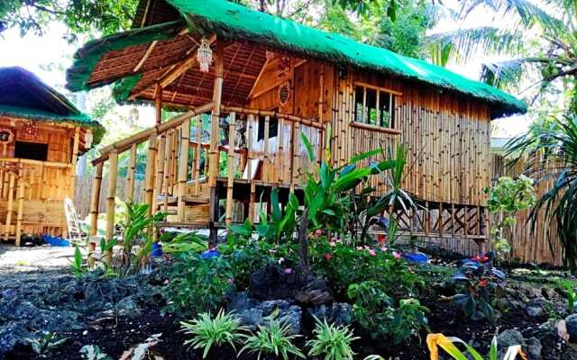 Moalboal Bamboo House / Rooms