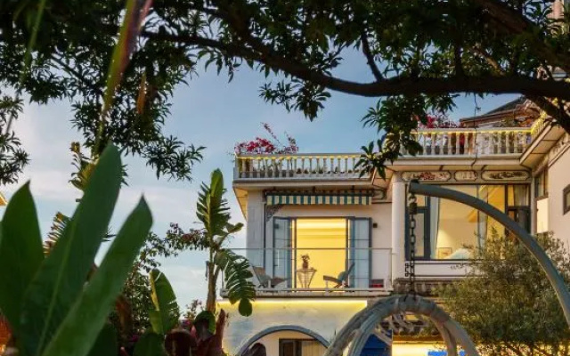 Dali Yingluoyuan Homestay (Longkan Wharf Erhai)