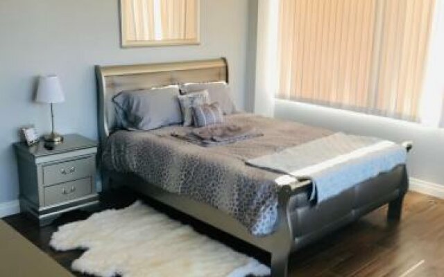 Amazing 2/B 2/B Master Suite behind Convention Center