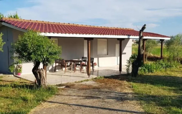 Detached quiet villa 500m from sea