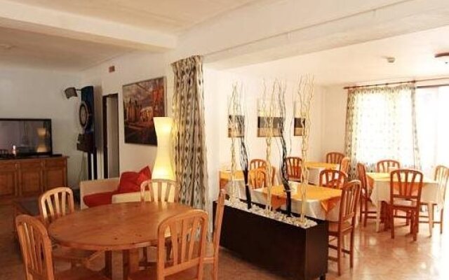 Coral beach house & food