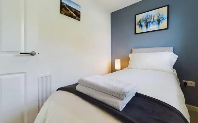 Riverfront Staffordshire Retreat