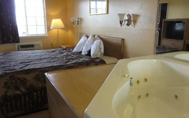 Economy Inn & Suites