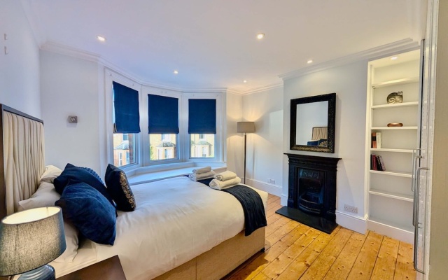 Stunning 4 Bedroom House in Old Windsor