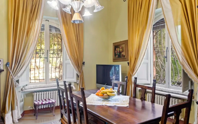Plush Holiday Home in Macerata with Jacuzzi