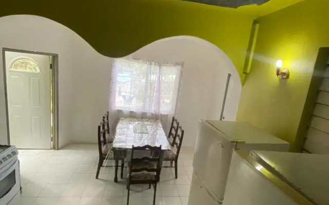 The Cozy Family Inn Guesthouse