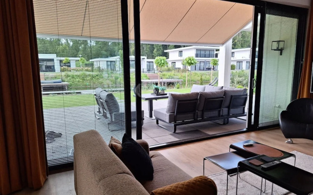 Luxury Villa With Veranda Screen Sups and Canoe