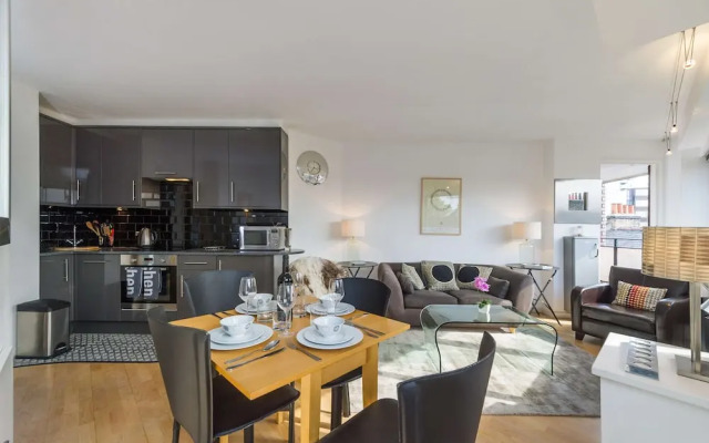 The Snug Spot - Fitzrovia - By Frankie Says