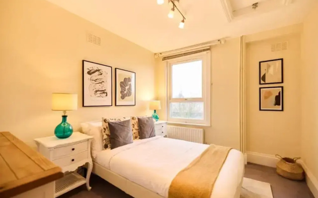 The Peckham Hideaway - Bright 3bdr Flat