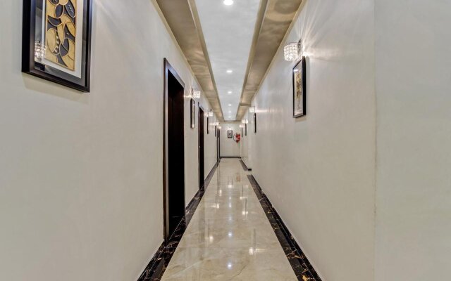 OYO Townhouse 812 Hotel The Grand White