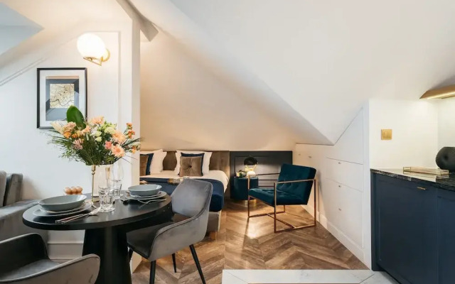 Central Palace - LoftAffair Collection