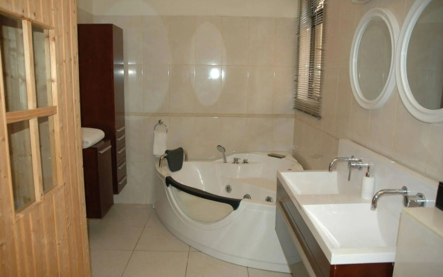 Roma Place