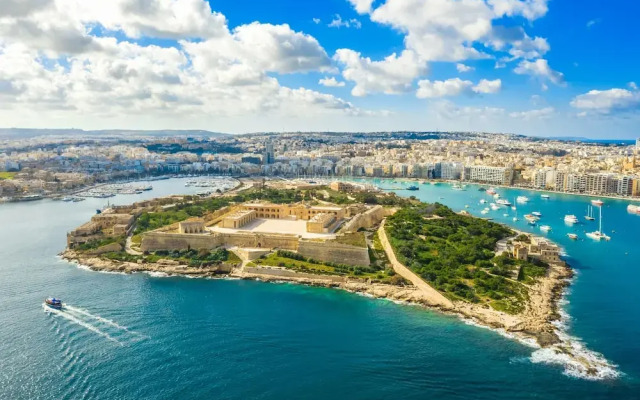 Modern Penthouse Savoy Garden in Gzira