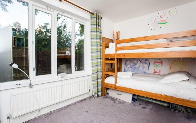 Charming Peaceful 2 Bed with Parking and Garden