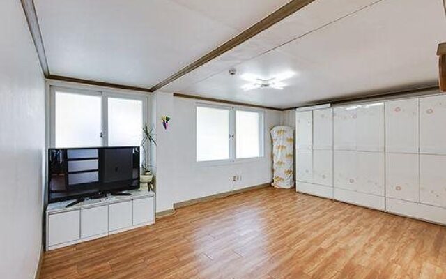 Kkeomeokda-ri Pension