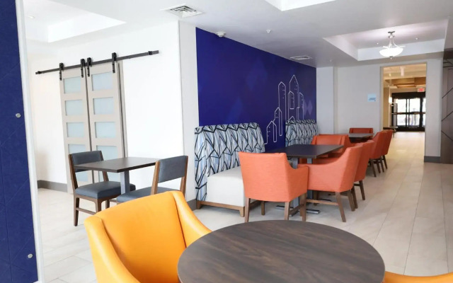 Holiday Inn Express Hotel & Suites Vancouver Mall by IHG