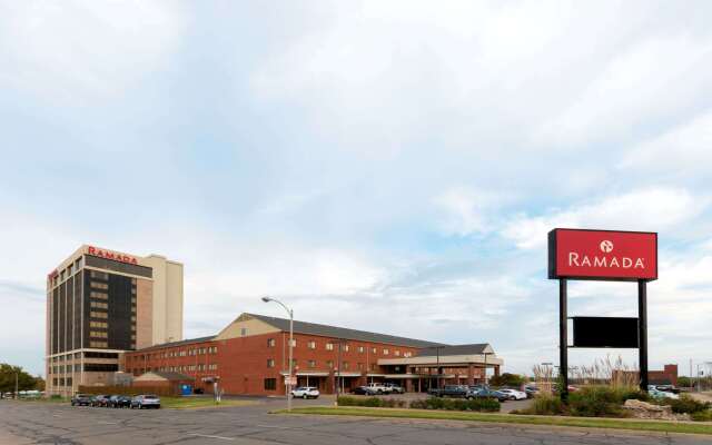 Ramada Hotel & Convention Center by Wyndham Topeka Downtown