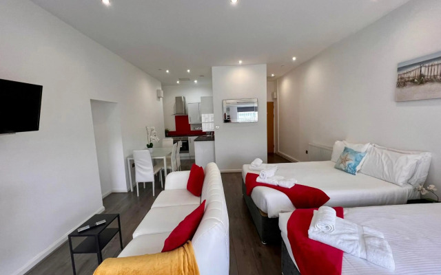 Fox House, Studio Apartments