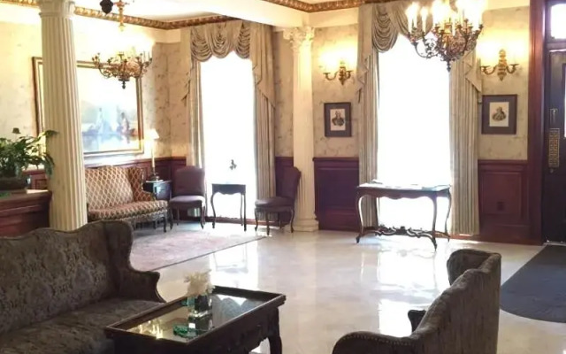 Le Richelieu Hotel