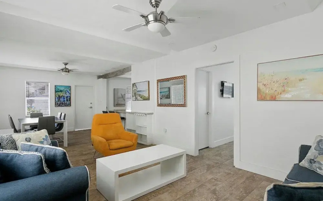 Spacious 1 Bedroom APT at the beach