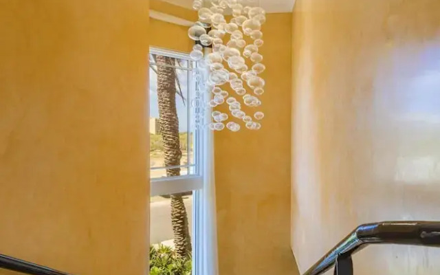 Luxury 4br4ba Villa w Hottub Pool Ocean Views