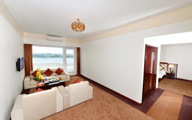 Century Riverside Hotel Hue