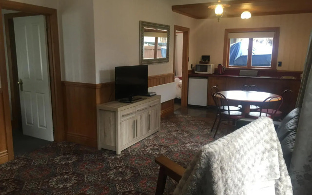Settlers Cottage Motel