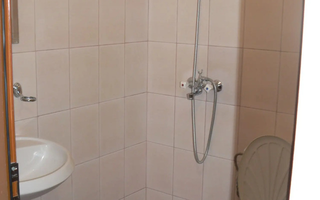 Hotel Varusha