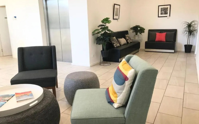 Adelaide Dresscircle The Palms Apartments