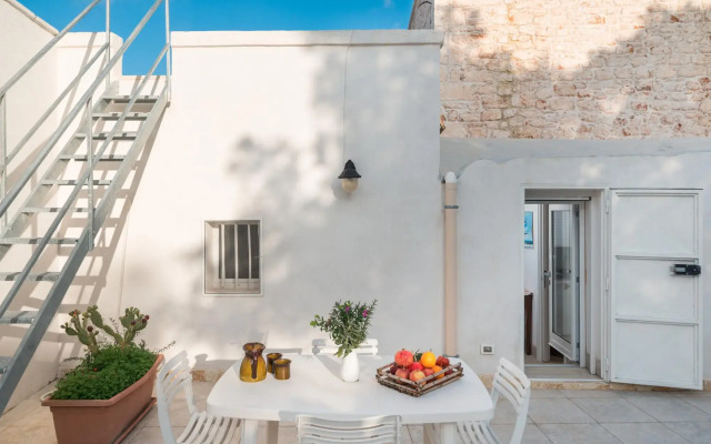 Sea and the City Apartment by Wonderful Italy