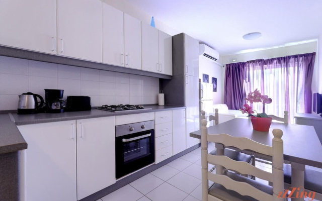 Seaside 2 Bedroom Apt w Side Sea Views - New