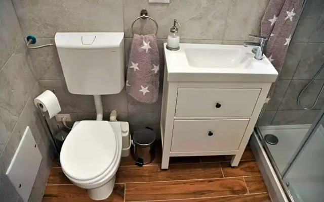 CAMERA e BAGNO PRIVATO a 3 minuti dalla Stazione