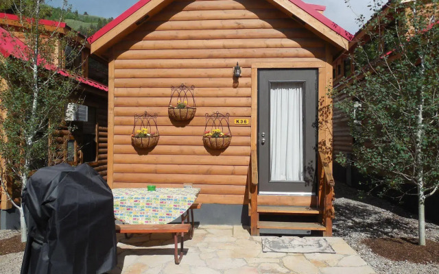 Snake River Cabin Village