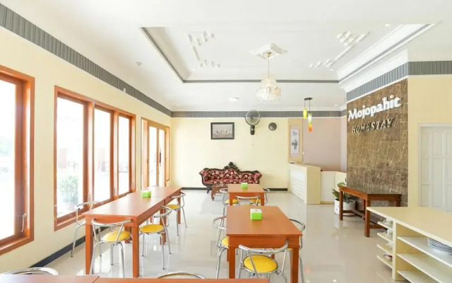OYO 521 Majapahit Residence Syariah 1