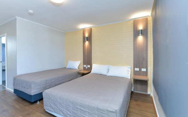 Platinum Motel