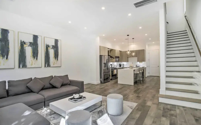 Newly-built Luxury Galleria Area Townhome!