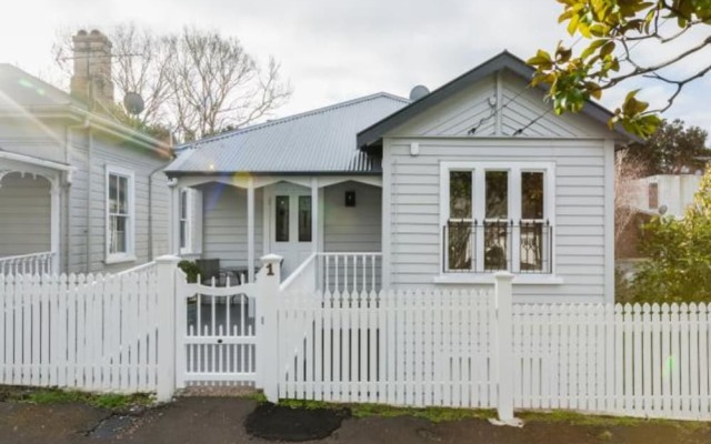 Light-filled Renovated Villa, Walk to Ponsonby Road