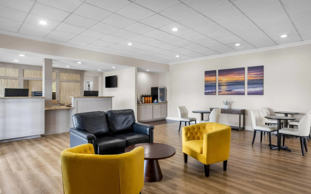 Days Inn by Wyndham Adel I-75