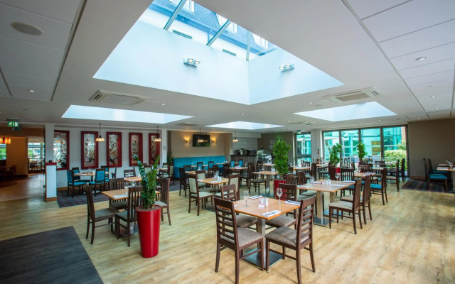 Drayton Manor Hotel