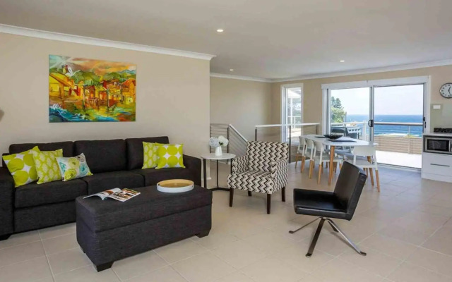 PENINSULA 180 Gerroa 4pm check out Sundays