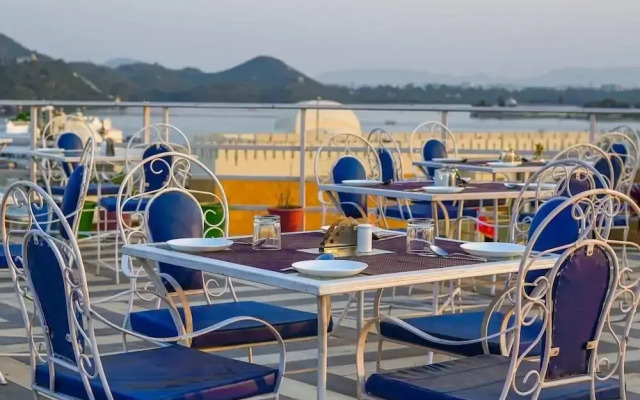 Royal Rafahiya - A Rooftop Lake View Hotel Near Lake Pichola