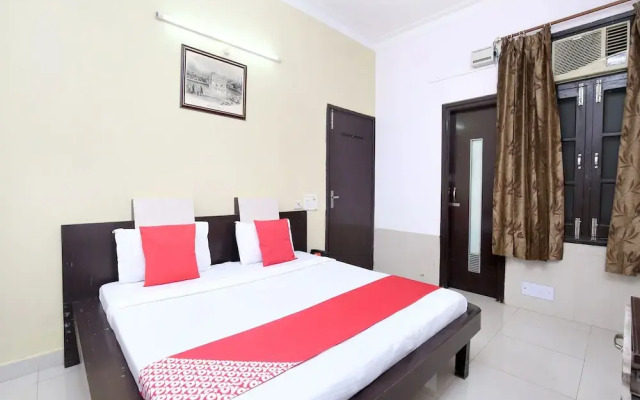 OYO 16441 Hotel Gurjeet