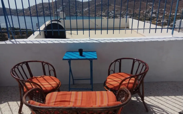 Grandma Vasiliki Rooms To Let