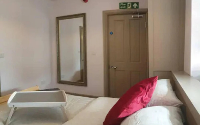 Turner - En-suite Room in Canalside Guesthouse