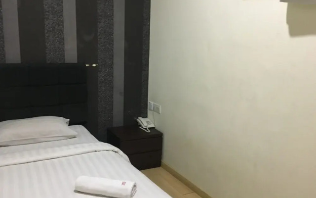 Mf Hotel by OYO Rooms