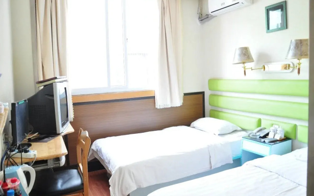 Qingdao Free Exercise Youth Hostel Zhanqiao Railway Station Branch