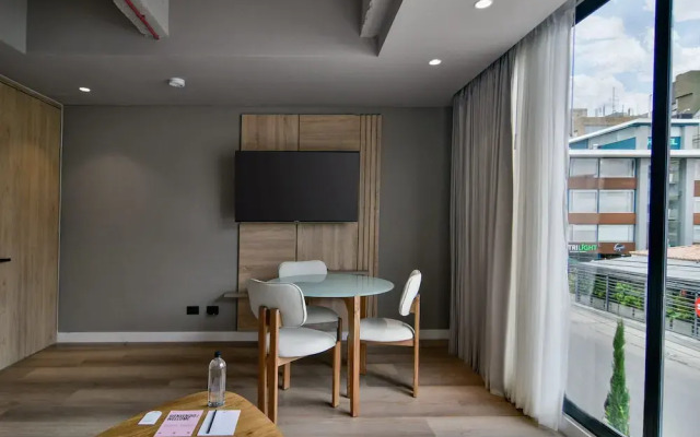 w Elegant 1BR w/ Great Deco in Unicentro