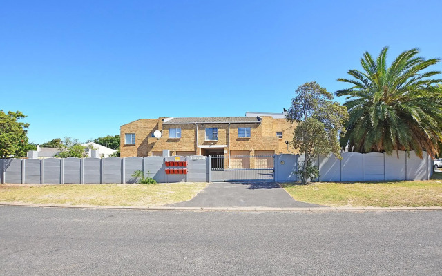 Modern Studio Apartment in Blouberg